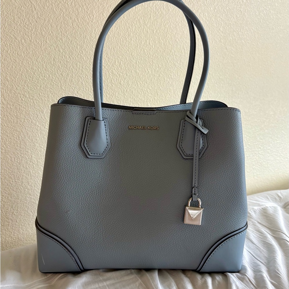 Michael Kors Elegant Blue Tote